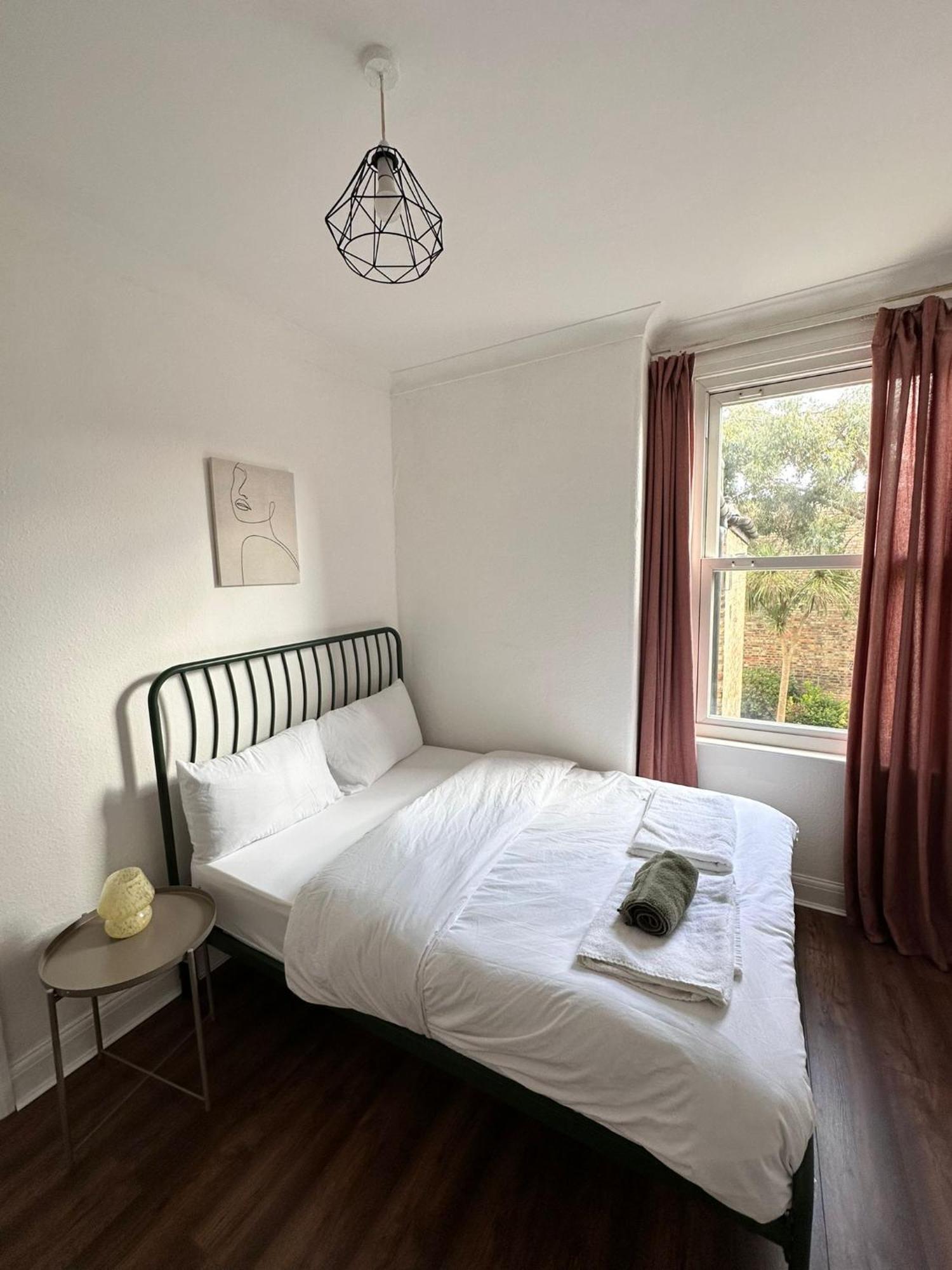 Charming, Renovated Residence In Willesden Green 伦敦 外观 照片