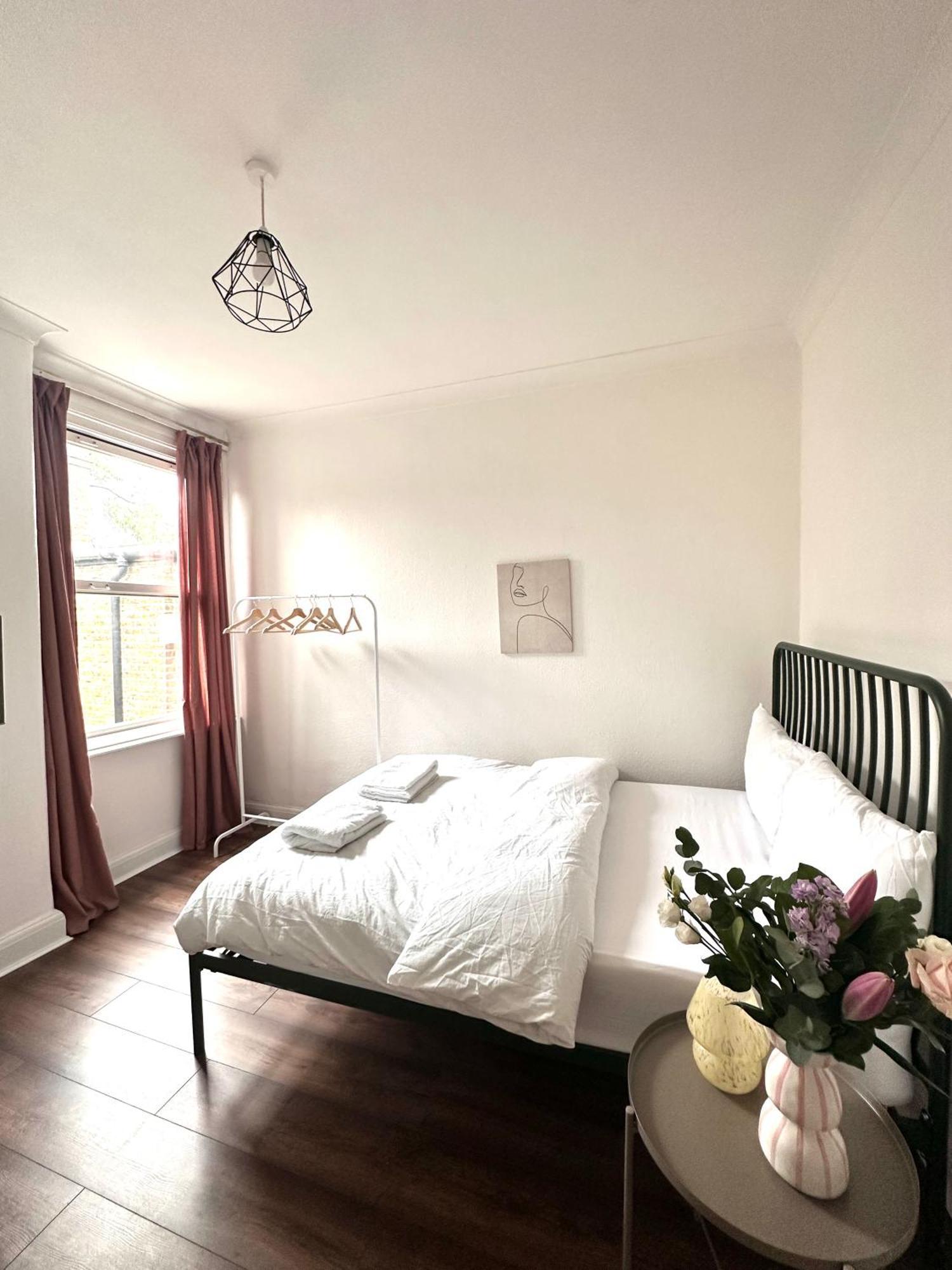 Charming, Renovated Residence In Willesden Green 伦敦 外观 照片