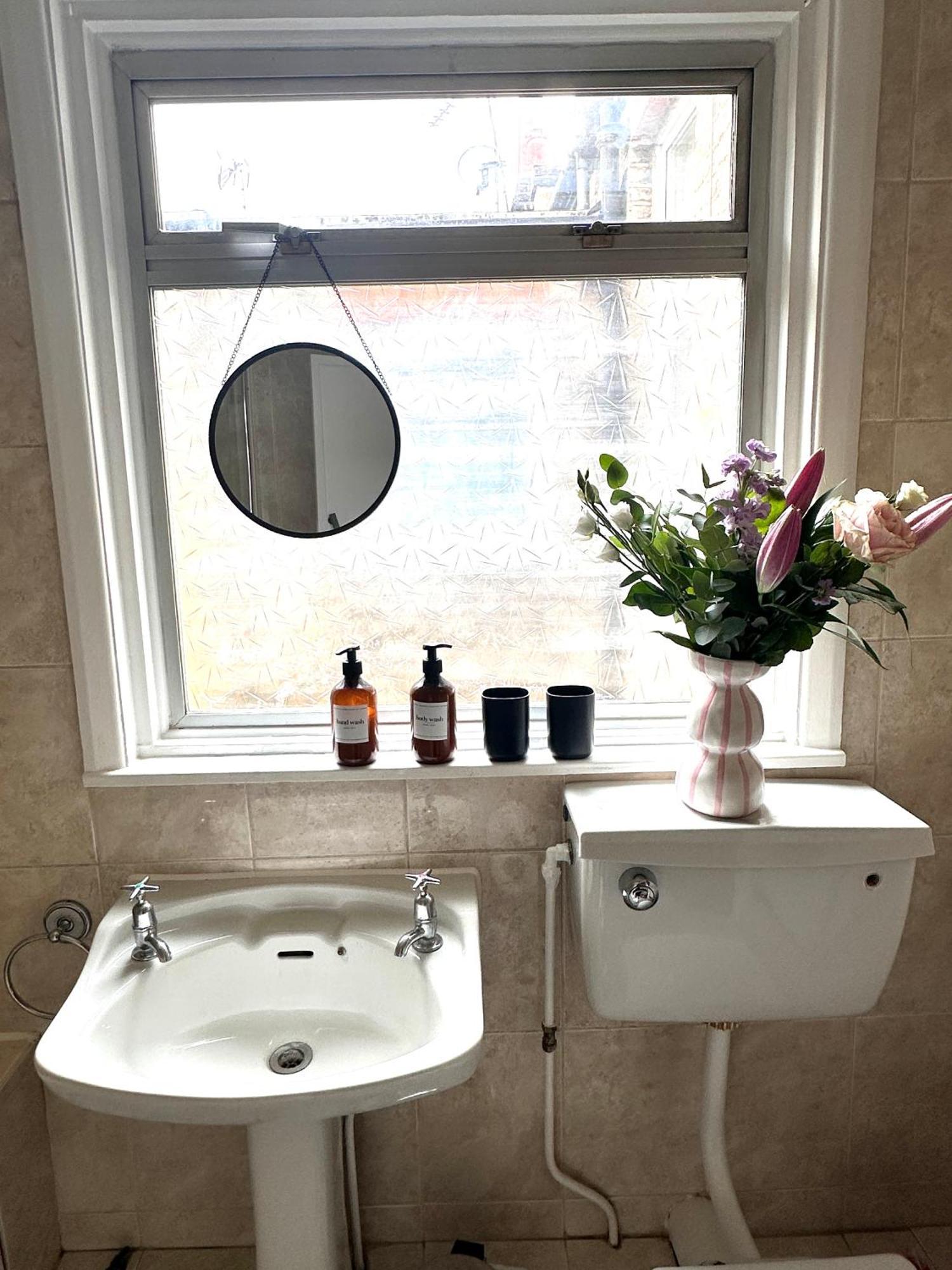Charming, Renovated Residence In Willesden Green 伦敦 外观 照片